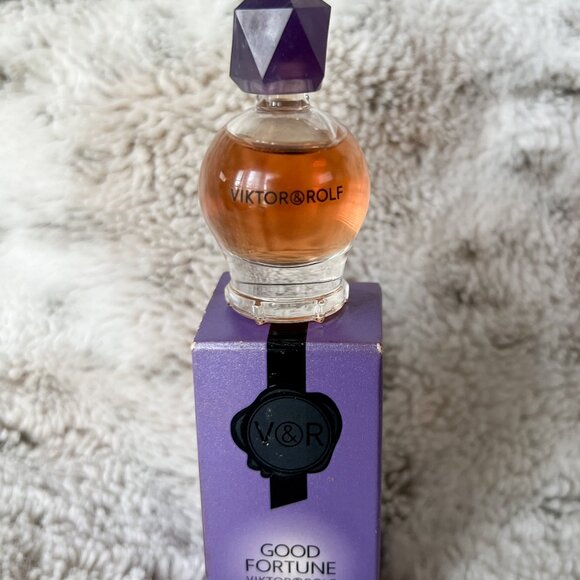 Viktor & Rolf 5-Piece Luxury Fragrance Set โ Good Fortune, Flowerbomb, Spicebomb - Picture 3 of 7